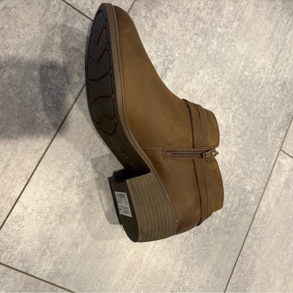Clarks Brown Suede Ankle Boots with Side Zipper - Picture 3 of 6